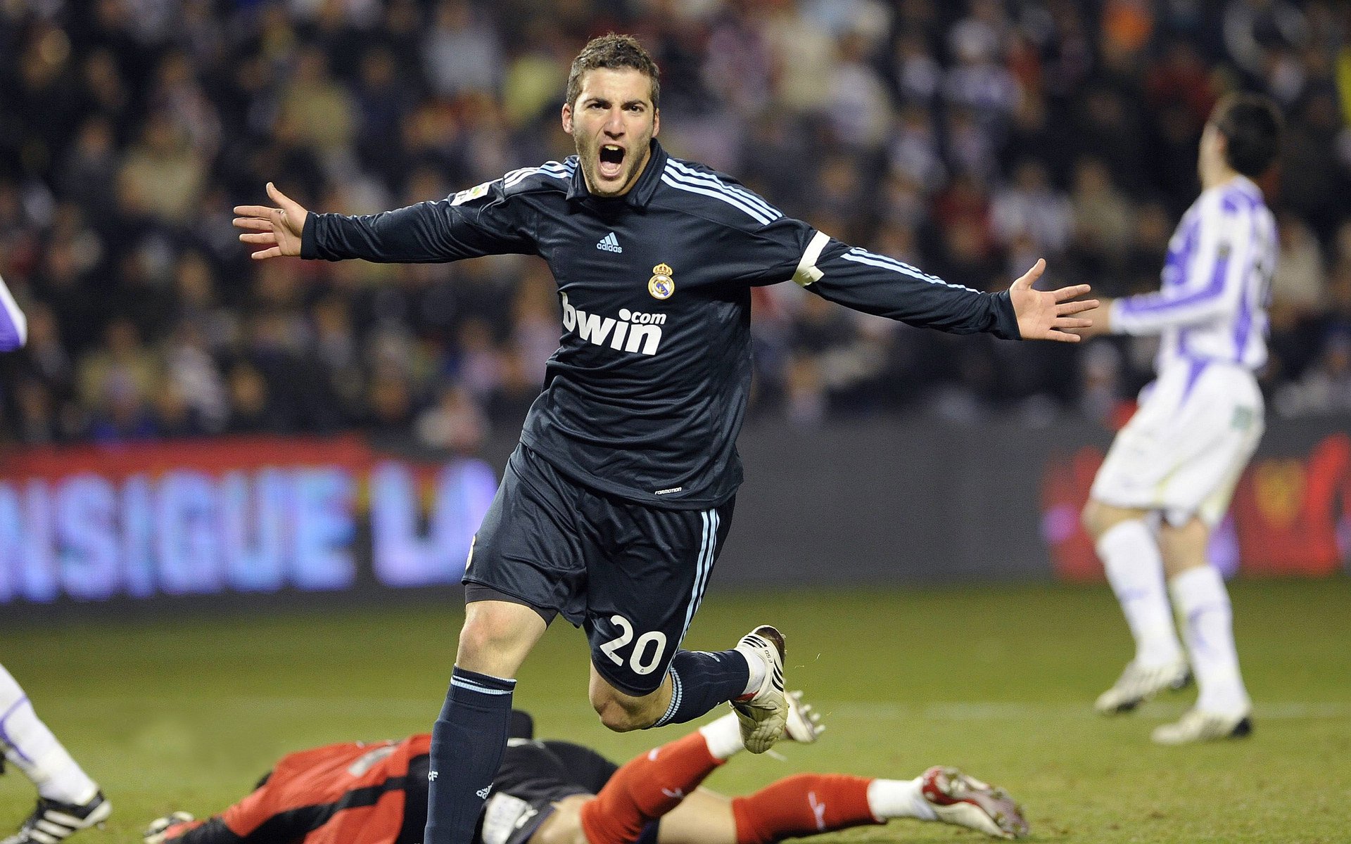 深度分析：英超各队冬窗引援策略预测，英超冬季转会窗口